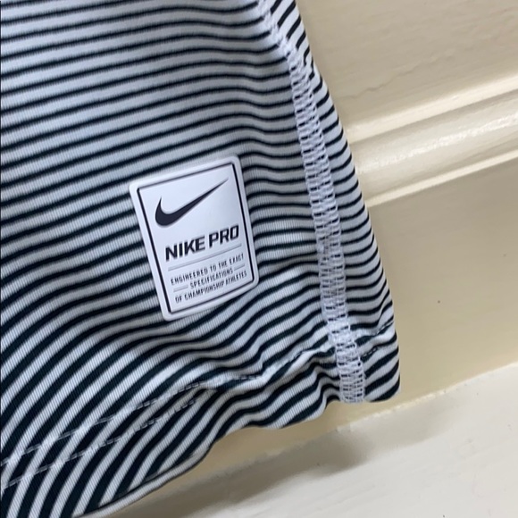 Nike Pro XL fitted workout top - Picture 2 of 7